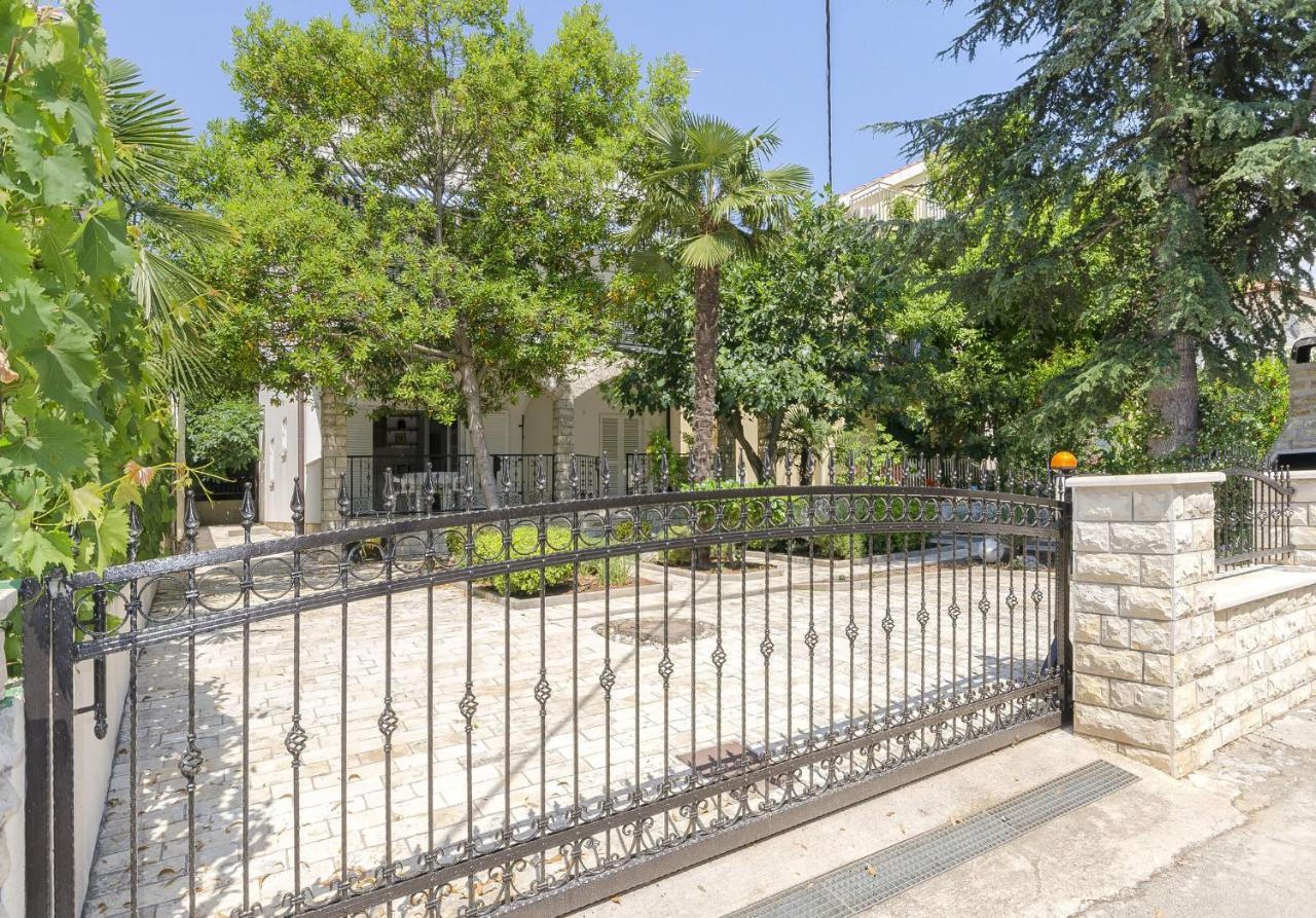 Apartments Karolina Водице Екстериор снимка