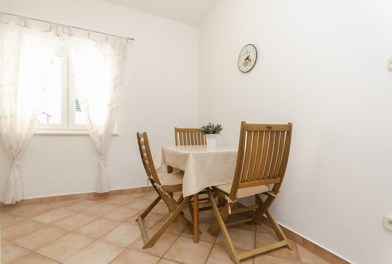 Apartments Karolina Водице Екстериор снимка