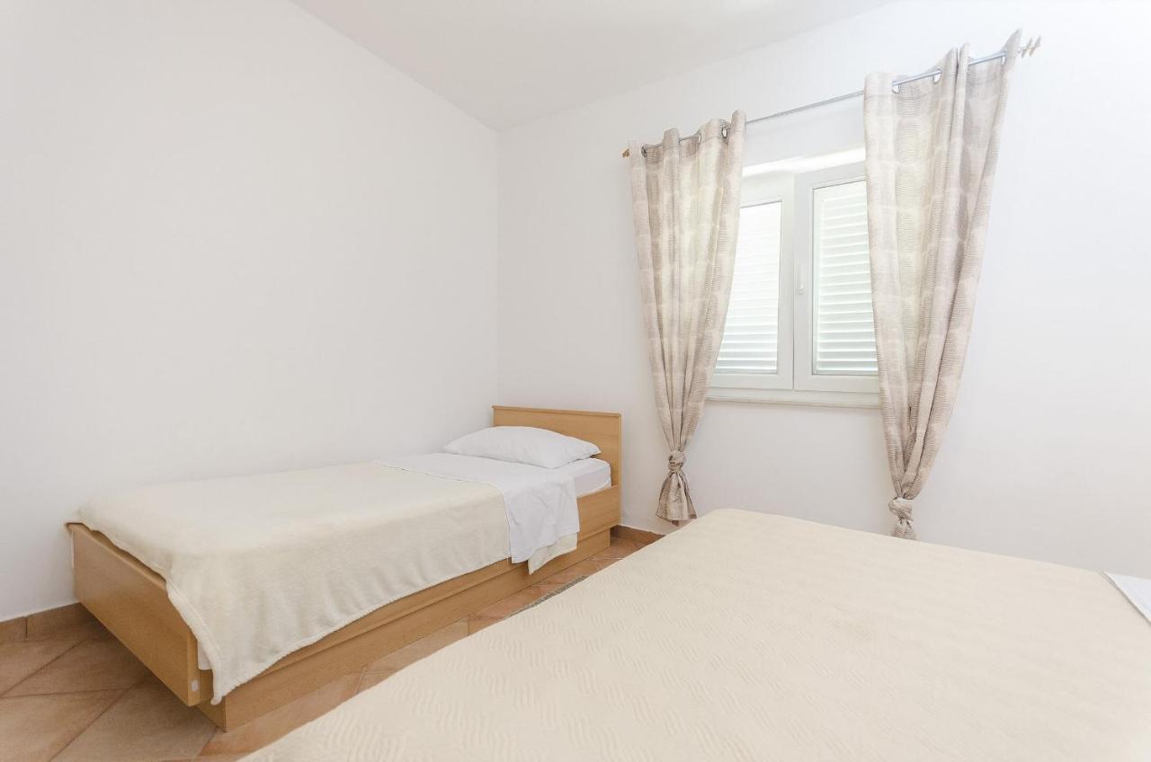 Apartments Karolina Водице Екстериор снимка