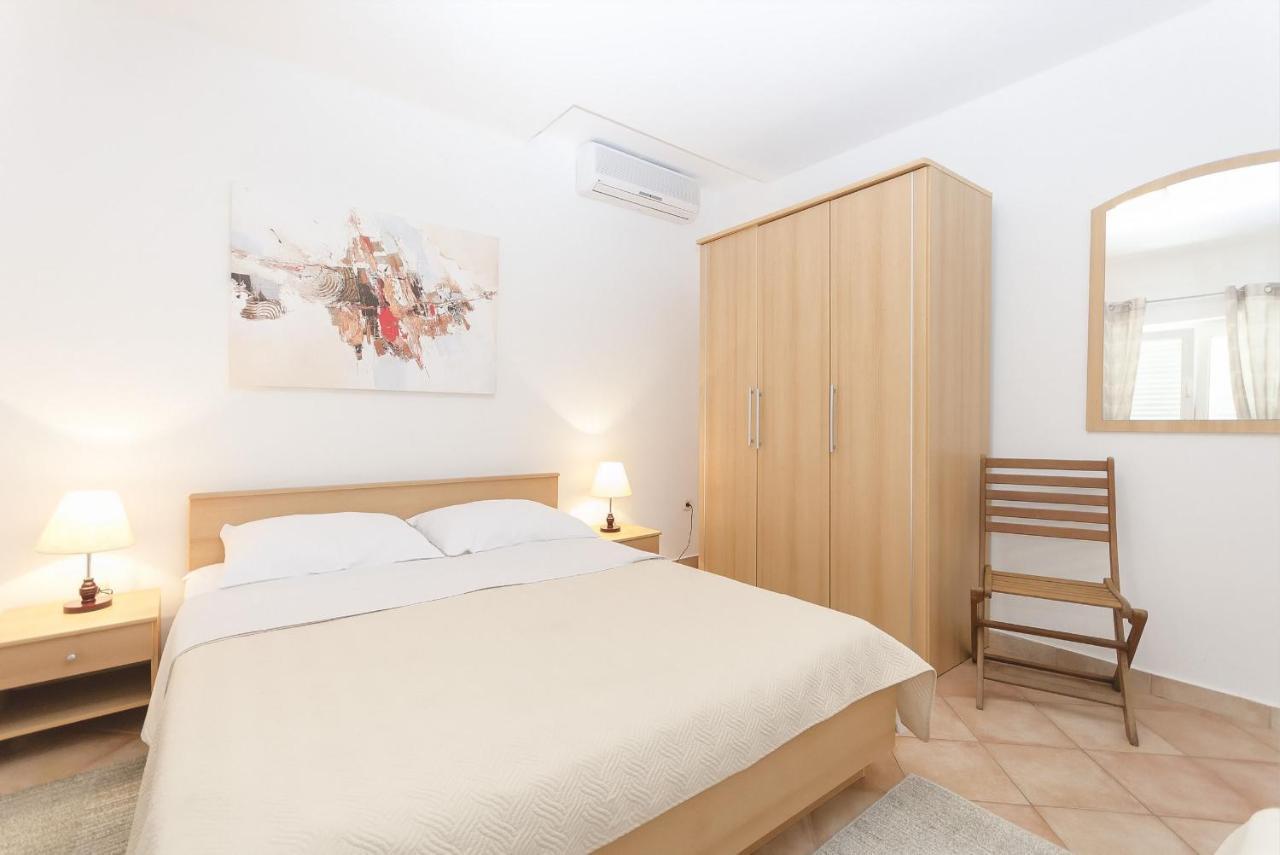Apartments Karolina Водице Екстериор снимка