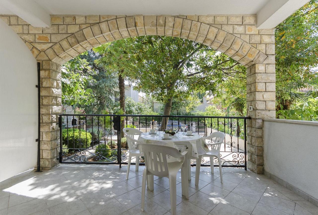 Apartments Karolina Водице Екстериор снимка