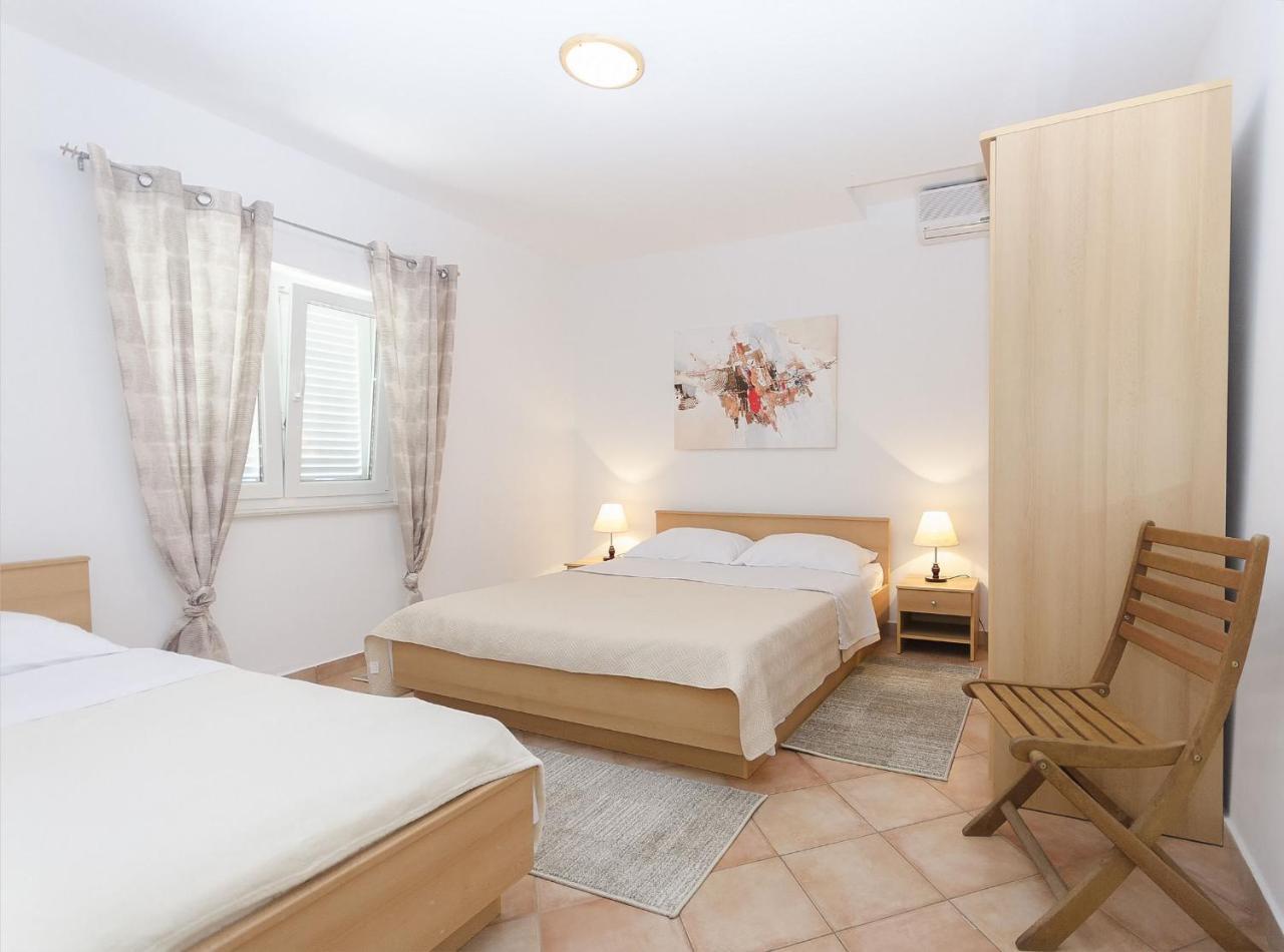 Apartments Karolina Водице Екстериор снимка