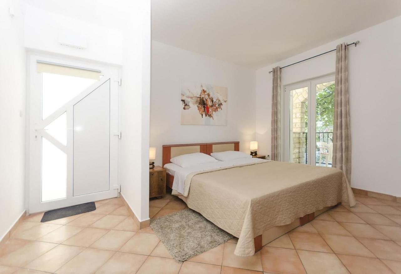 Apartments Karolina Водице Екстериор снимка