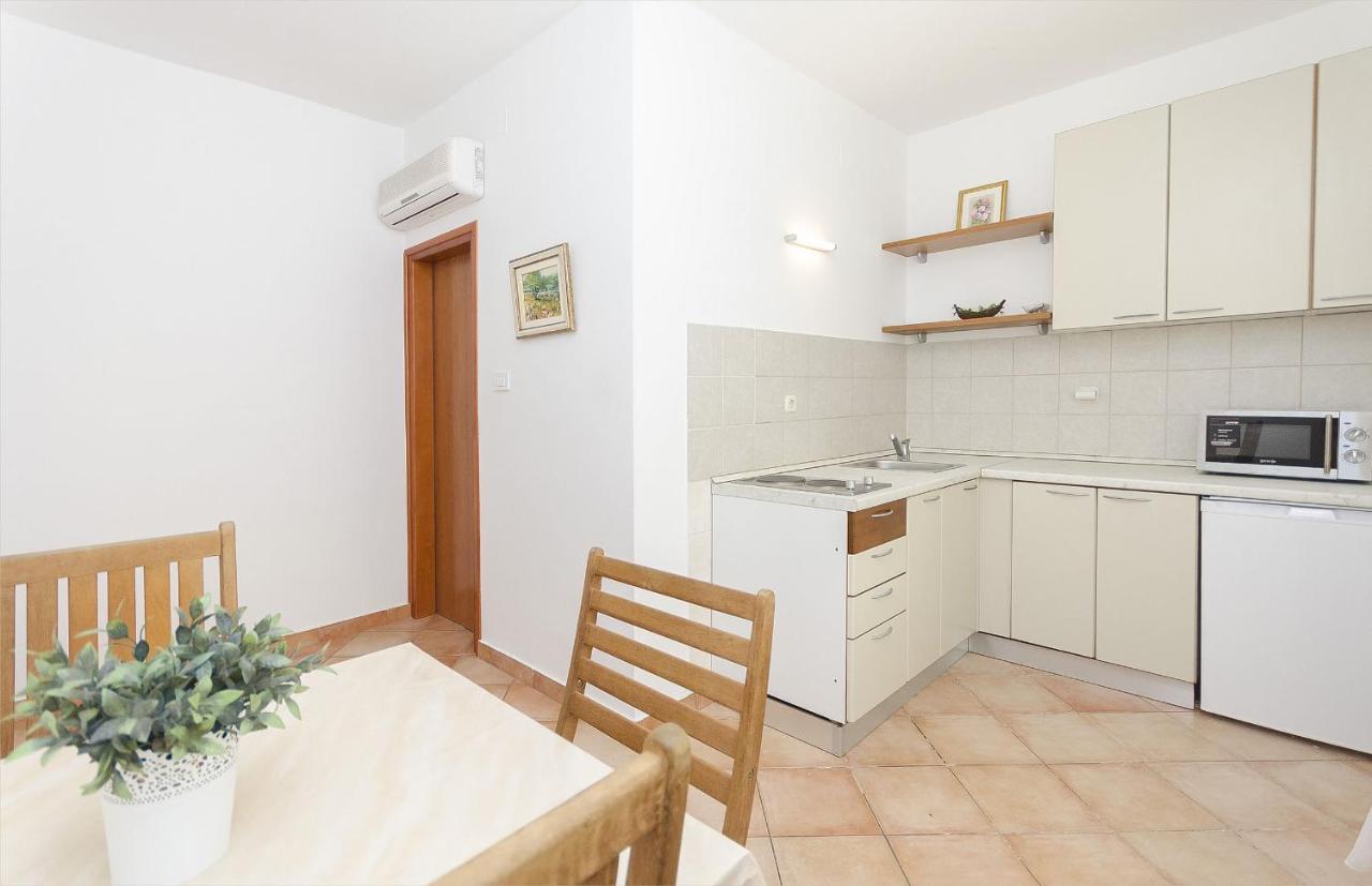 Apartments Karolina Водице Екстериор снимка