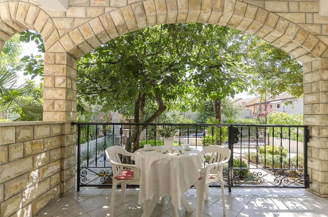Apartments Karolina Водице Екстериор снимка