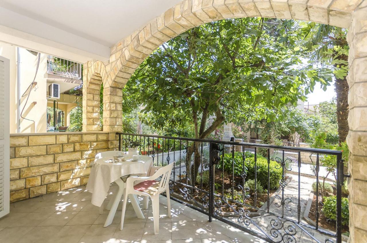 Apartments Karolina Водице Екстериор снимка